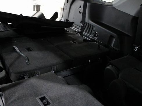 Used 2023 Ford Explorer XLT image 26