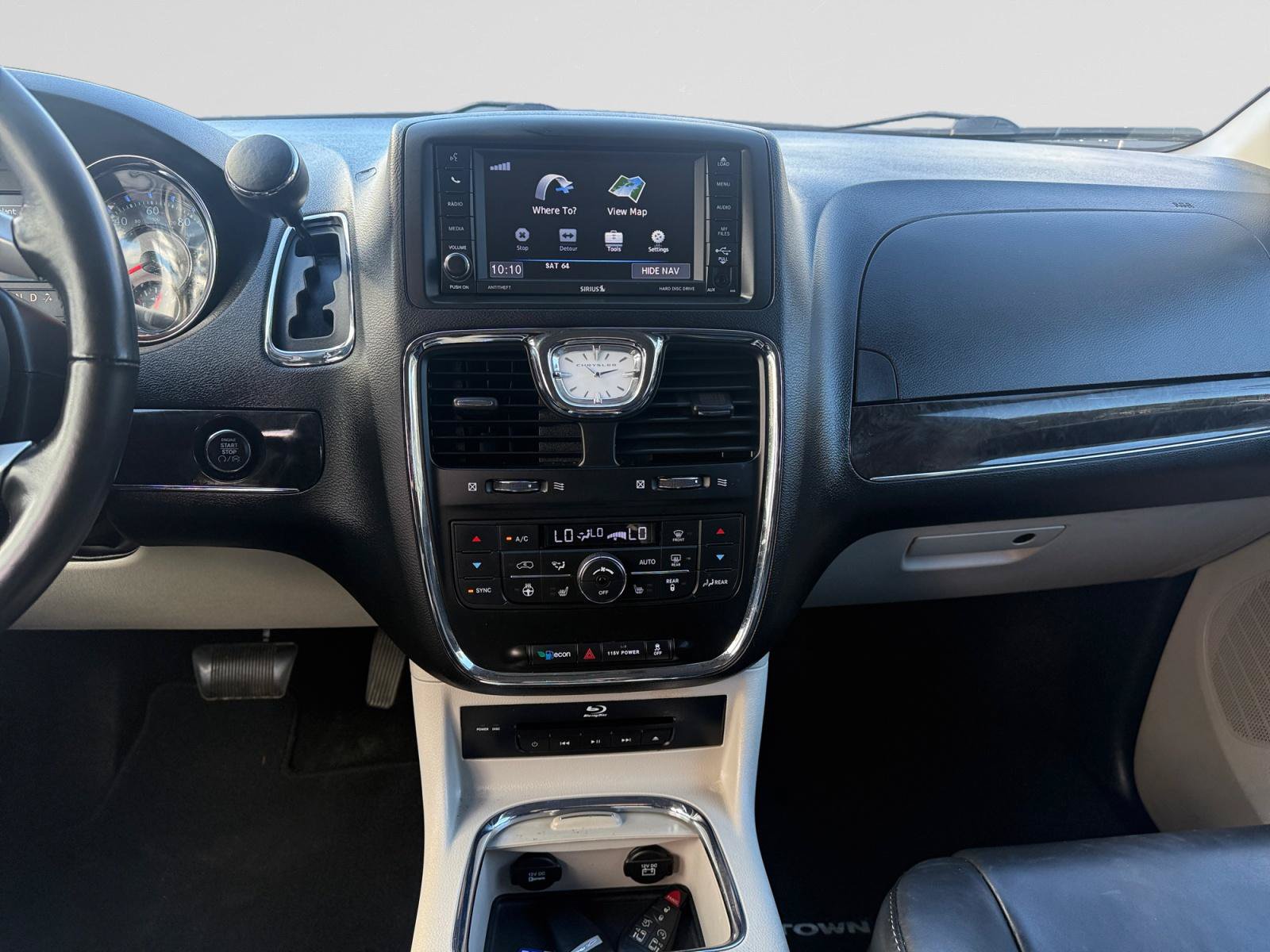 Used 2016 Chrysler Town & Country Limited Platinum FWD image 11