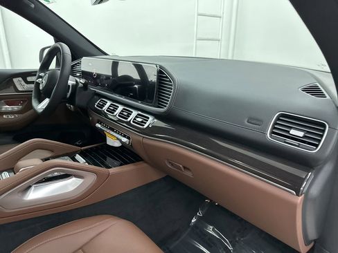 Used 2026 Mercedes-Benz GLS 450 4MATIC image 30