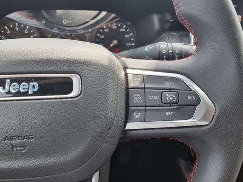 Used 2025 Jeep Compass Trailhawk AWD/4WD image 23