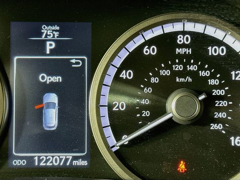 Used 2015 Lexus NX 200t F Sport w/ Navigation System Package AWD/4WD image 19