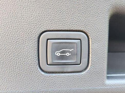 Used 2023 Chevrolet Equinox RS image 36