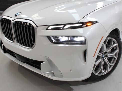 Used 2024 BMW X7 xDrive40i image 5