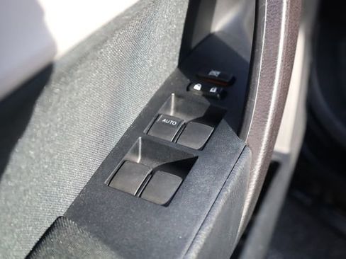 Used 2015 Toyota Corolla LE image 14