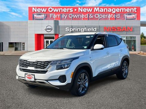 Used 2023 Kia Seltos LX image 2