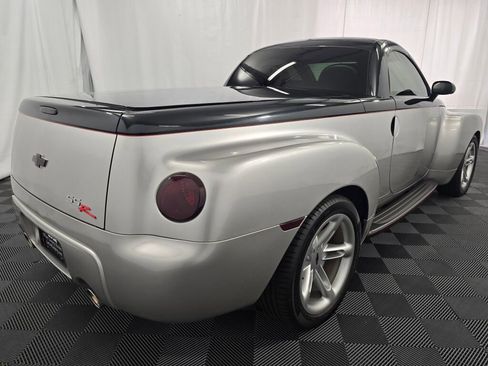 Used 2005 Chevrolet SSR w/ Preferred Equipment Group RWD image 5