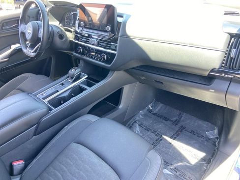 Used 2025 Nissan Pathfinder SV FWD image 24