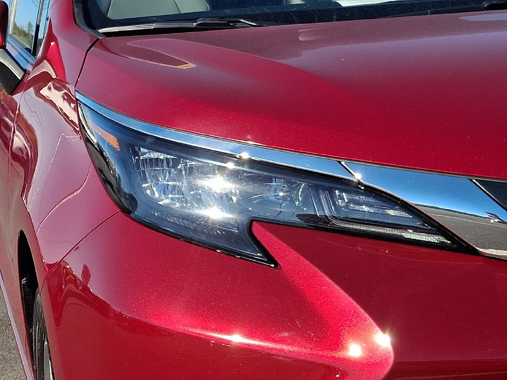 Certified 2026 Toyota Sienna XLE FWD image 14