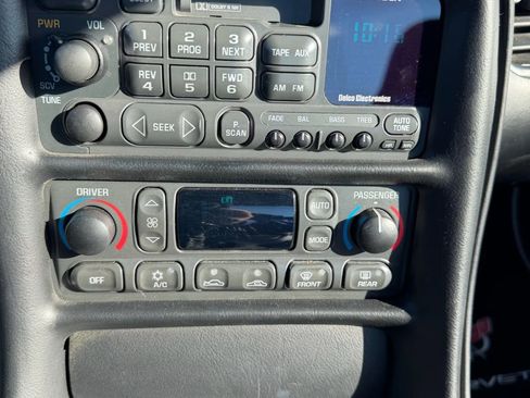 Used 2001 Chevrolet Corvette Coupe w/ Preferred Equipment Group1 image 21