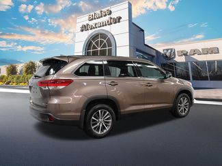 Used 2019 Toyota Highlander XLE video 3
