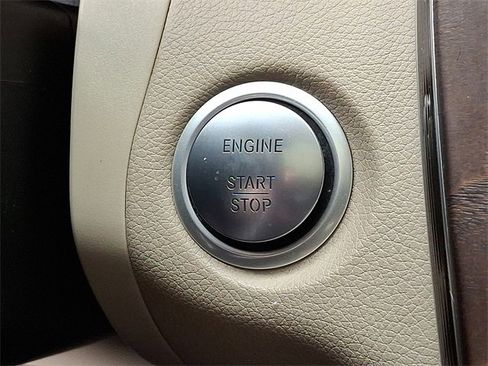 Used 2019 Mercedes-Benz GLC 300 4MATIC image 29