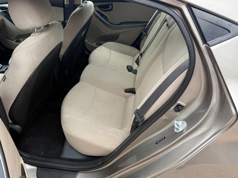 Used 2015 Hyundai Elantra SE image 16