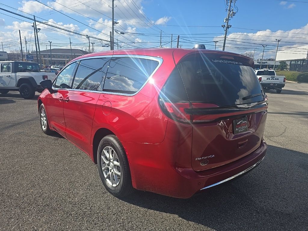 New 2026 Chrysler Pacifica Select FWD image 5