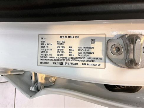 Used 2020 Tesla Model 3 Standard Range Plus RWD image 31