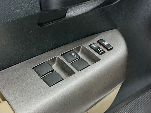 Used 2012 Toyota Tundra 4x4 CrewMax w/ Tow Pkg image 15