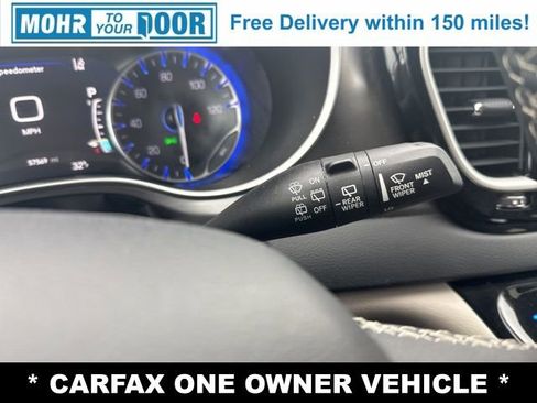 Used 2023 Chrysler Pacifica Touring-L image 14