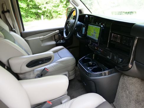 Used 2025 GMC Savana 2500 Extended w/ Driver Convenience Package RWD image 42