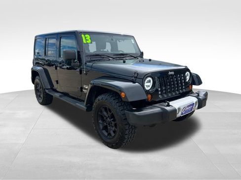 Used 2013 Jeep Wrangler Unlimited Sahara w/ Connectivity Group AWD/4WD image 9