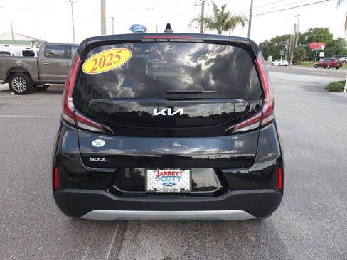 Used 2025 Kia Soul LX w/ LX Technology Package image 10