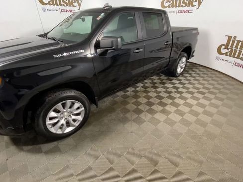 Used 2019 Chevrolet Silverado 1500 Custom w/ Custom Value Package image 4