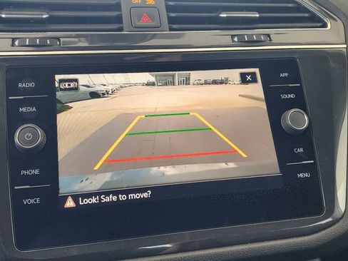 Used 2022 Volkswagen Tiguan SE FWD image 32