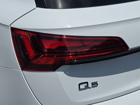 Certified 2025 Audi Q5 2.0T Premium w/ Convenience Plus Package AWD/4WD image 35