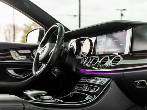 Used 2017 Mercedes-Benz E 300 4MATIC image 42