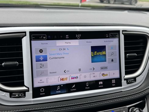 New 2026 Chrysler Pacifica Select FWD image 17