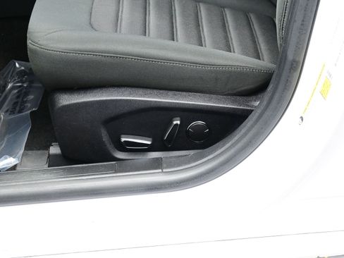 Used 2019 Ford Fusion SE image 11