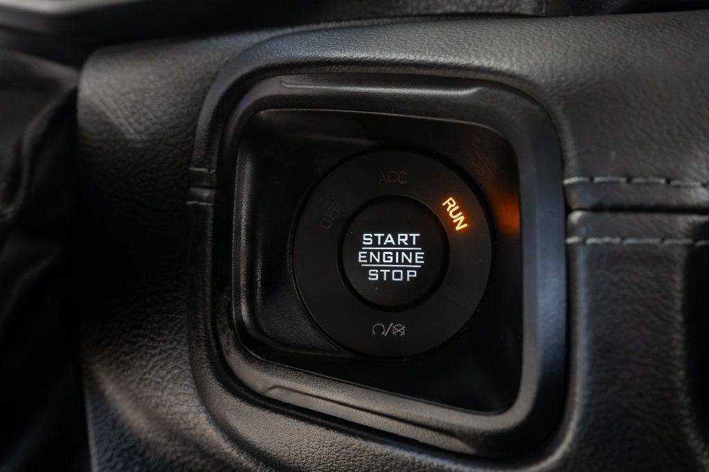 Used 2025 Jeep Wrangler Unlimited Rubicon AWD/4WD image 17