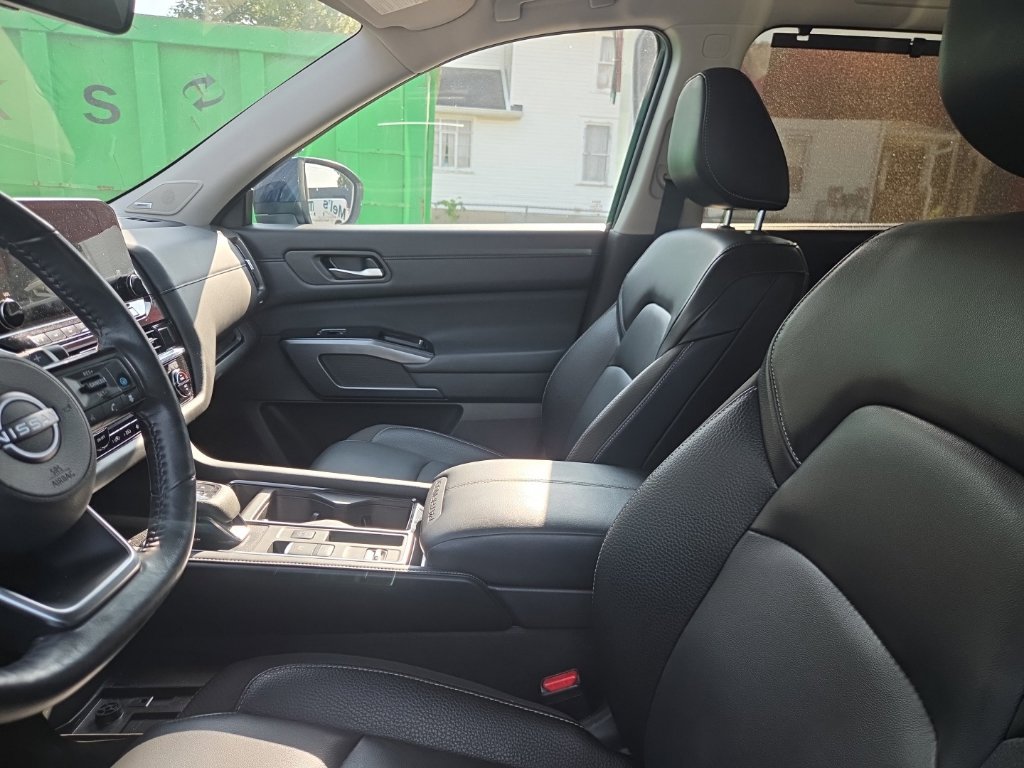 Certified 2025 Nissan Pathfinder SL w/ SL Premium Package FWD image 6