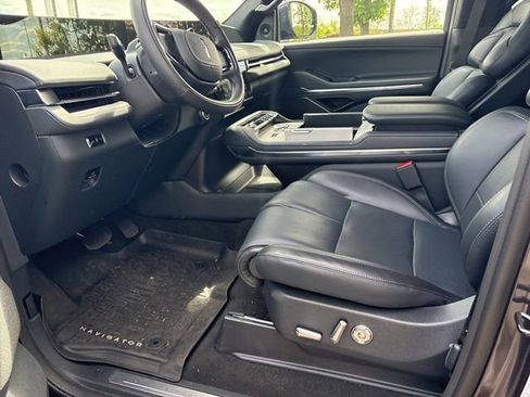 Used 2025 Lincoln Navigator L Reserve w/ Jet Appearance Package AWD/4WD image 17