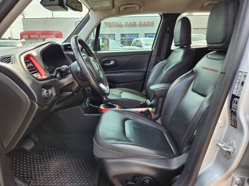 Used 2019 Jeep Renegade Trailhawk AWD/4WD image 12