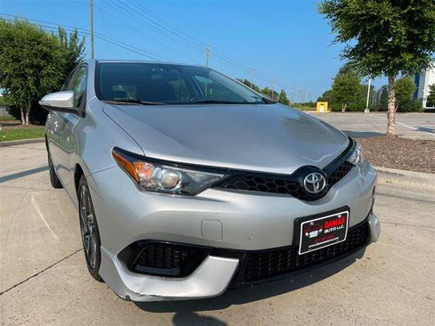 Used 2017 Toyota Corolla iM w/ All-Weather Mat Package FWD image 11
