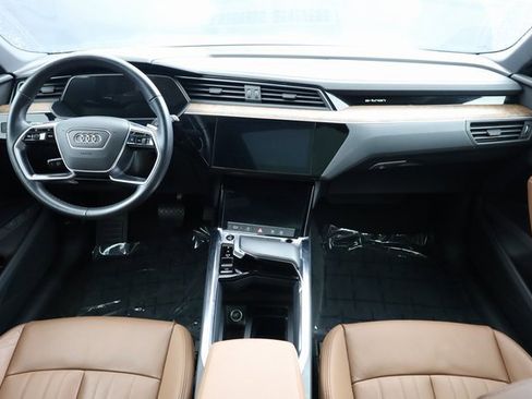 Used 2022 Audi e-tron Premium image 15