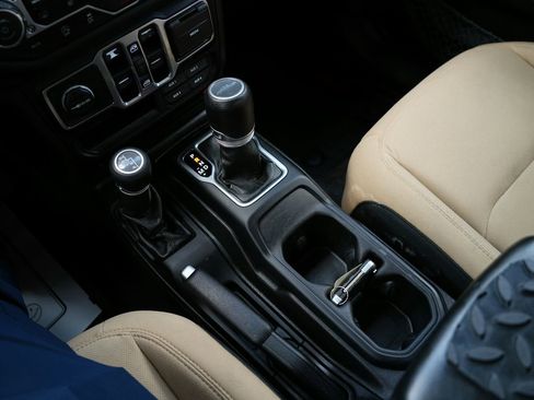 Used 2020 Jeep Gladiator Sport w/ Quick Order Package 24S AWD/4WD image 18