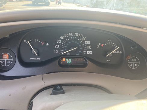 Used 2002 Buick Century Custom w/ Special Edition Pkg FWD image 3