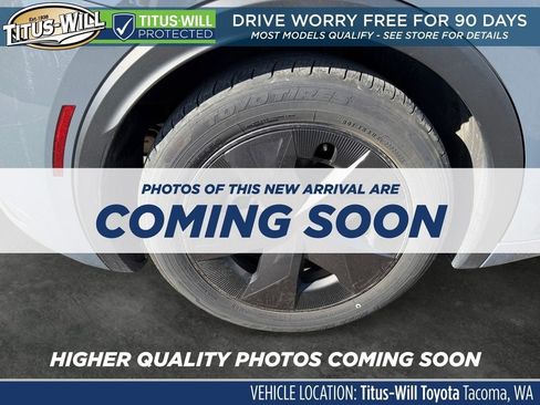 Used 2025 Toyota Prius LE FWD image 5