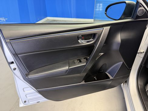 Used 2017 Toyota Corolla SE w/ Carpet Mat Package (TMS) FWD image 9