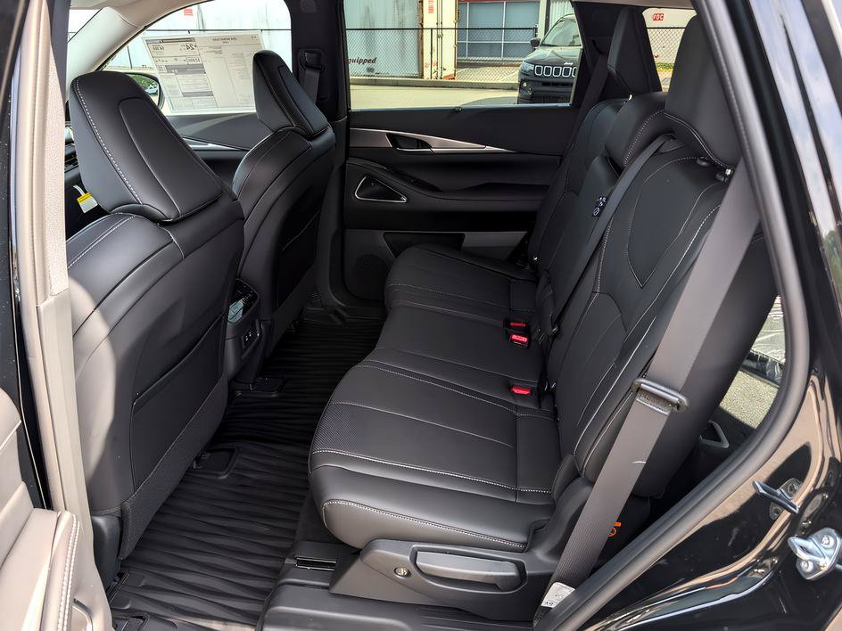 Used 2026 INFINITI QX60 Luxe FWD image 12