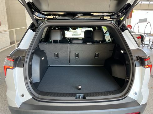 New 2026 Chevrolet Equinox RS w/ Convenience Package III FWD image 8