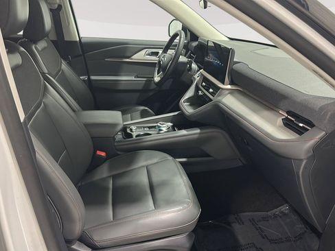 Used 2025 Ford Explorer Active w/ Active Comfort Package AWD/4WD image 26