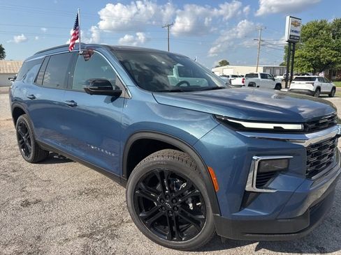 New 2025 Chevrolet Traverse LT w/ Driver Confidence Package image 4