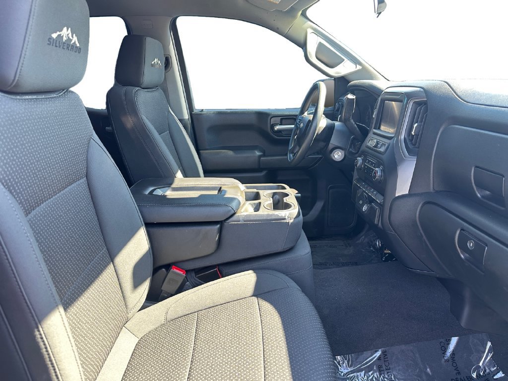 Used 2020 Chevrolet Silverado 1500 Custom w/ Custom Convenience Package AWD/4WD image 18