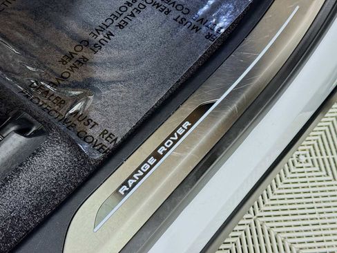 Certified 2025 Land Rover Range Rover Long Wheelbase SE image 52