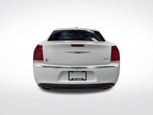 Used 2021 Chrysler 300 Touring L image 12