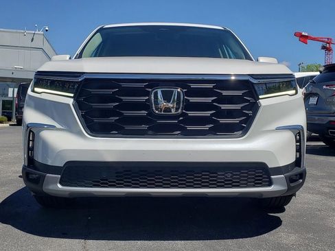 Used 2025 Honda Pilot EX-L image 2
