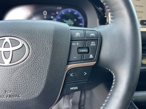 Used 2025 Toyota Crown Platinum image 17