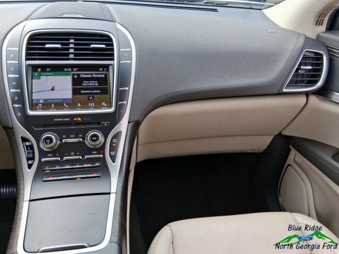 Used 2019 Lincoln Nautilus Select FWD image 16