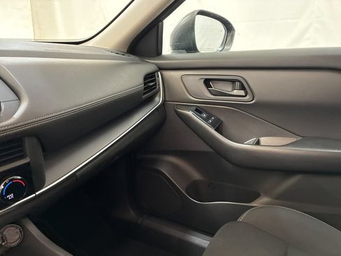 Used 2024 Nissan Rogue S FWD image 29